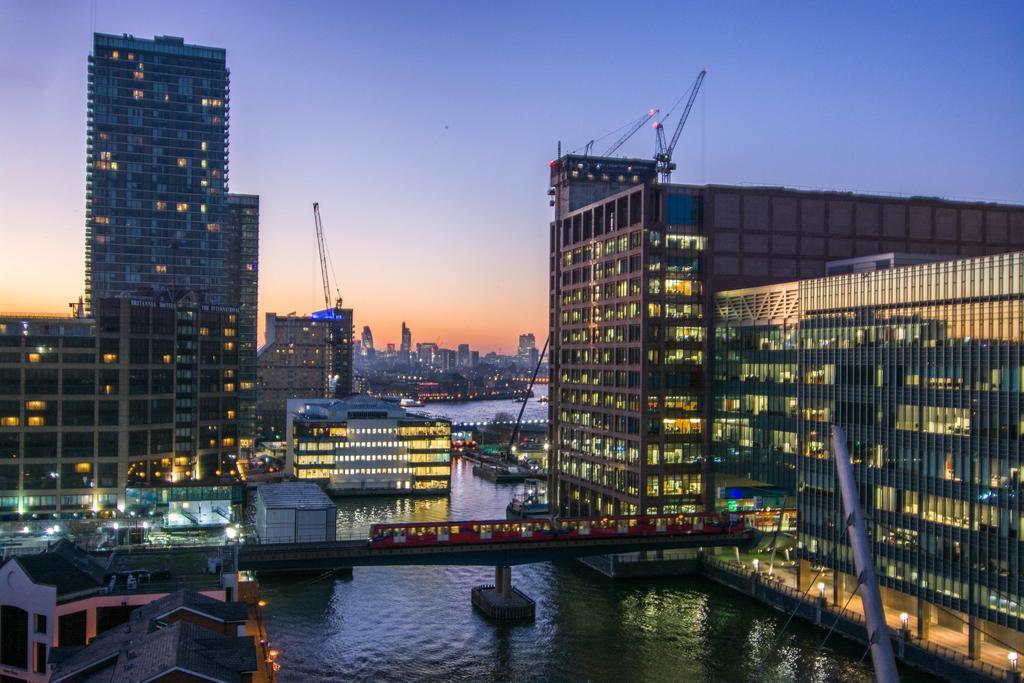 Canary Wharf - Corporate River View Apartments ลอนดอน ภายนอก รูปภาพ